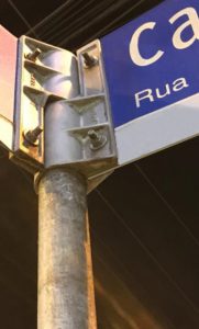 fixação de placa de rua